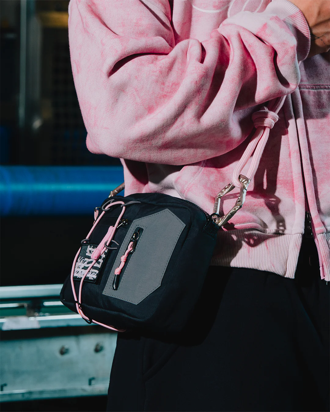 UNDERLOCK BLACK HANDBAG - Image 3